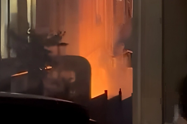 Bakıda yaşayış binasının həyətində generator PARTLADI: Yanğın başlayıb