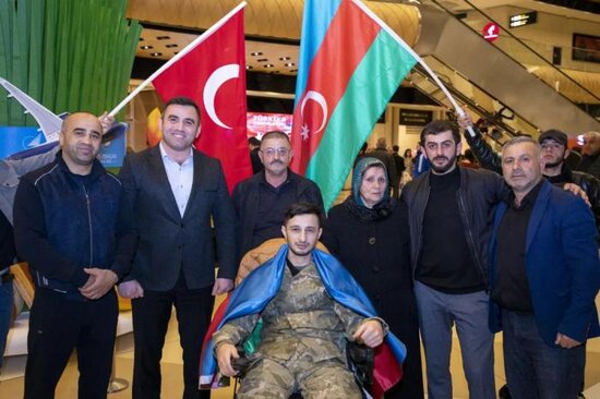 Türkiyədə müalicə alan qazi Azərbaycana qayıdıb