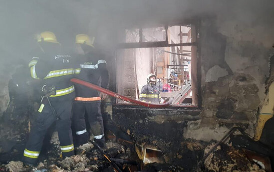 Bakıda binada yanğın baş verdi