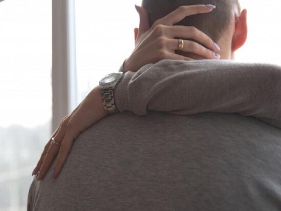 Dostugildə məclis qurdu, onun arvadına intim mesajlar yazdı: "Mənimlə..." - Samux rayonunda şok