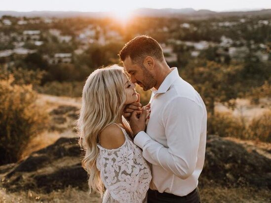 Arvadının yad kişilərlə şəkillərini gördü: "Yarıçılpaq video və şəkilləri vardı" - Şok təfərrüat