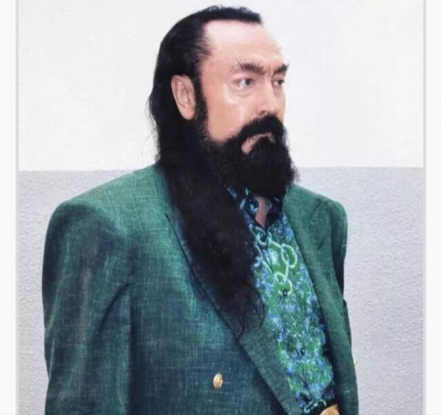 Adnan Oktarın son halı hamını ŞOKA SALDI - FOTO