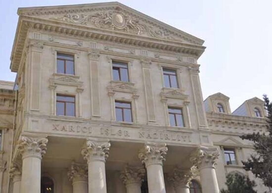 Rəsmi Bakı Macarıstanı təbrik etdi