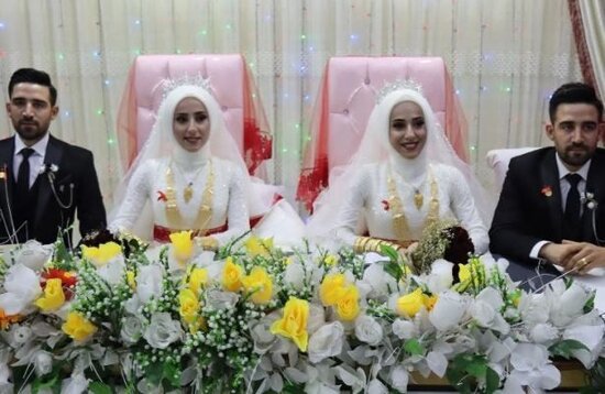 Əkiz bəylər əkiz gəlinlərlə evləndi