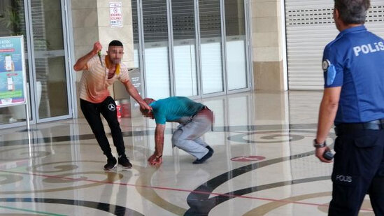 Ofisiant aşpazı 5 saat girov saxladı - ANBAAN VİDEO