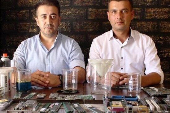 Türkiyəli ikili hər gün evdə bir qram qızıl əldə edir - FOTO