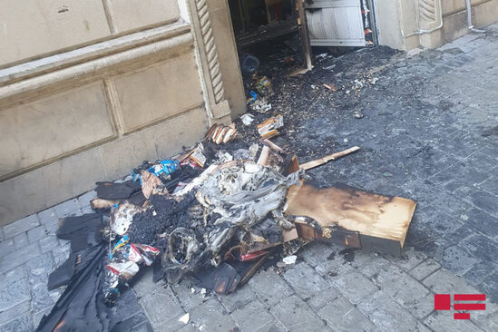 Oğurluğa getdiyi mağazanı yandırdı - FOTO