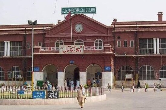 Xəstəxana işçisi aylarla pasiyentlərə işgəncə edib və görüntülərini çəkib - VİDEO