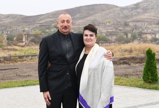 "Dəmir yumruğ"u öpmək istəyən xanəndə DANIŞDI