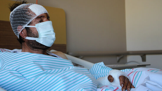 Ayının hücumundan möcüzəylə sağ çıxdı - VİDEO