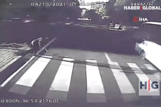 Müvazinəti itirərək avtobusun altına düşdü – ANBAAN VİDEO