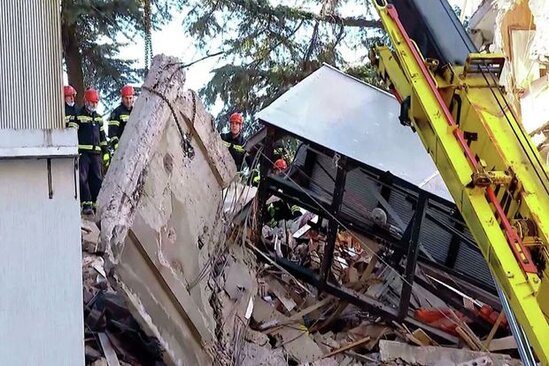 Yaşayış binası çökdü - Ölənlər var