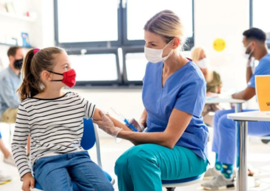 Bu ölkə uşaqların vaksin olunmasına başladı