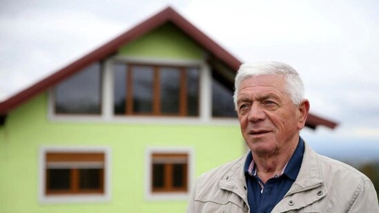 Həyat yoldaşı üçün "fırlanan ev" tikdi - VİDEO