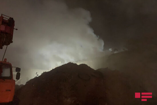 Bakıda meyvə-tərəvəz bazasında yanğın - 7 texnika cəlb edildi - VİDEO