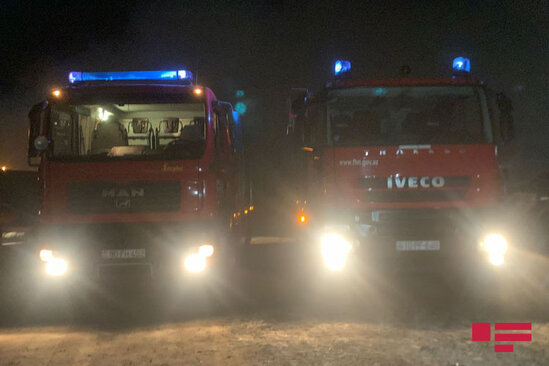 Bakıda meyvə-tərəvəz bazasında yanğın - 7 texnika cəlb edildi - VİDEO