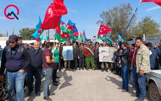 Nəşi tapılan şəhid dəfn edilir - FOTO