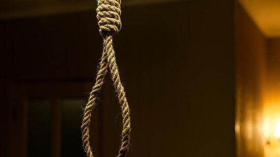 22 yaşlı gənc məktəbin həyətində özünü asdı