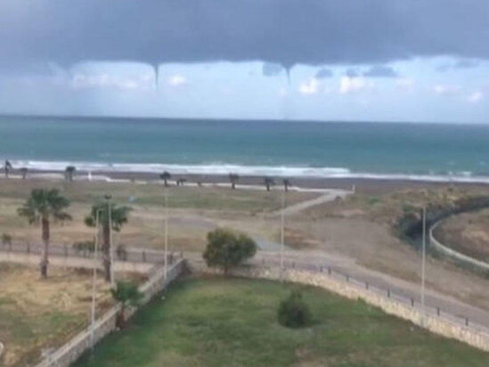 Eyni anda meydana gələn üç burulğan insanları təşvişə saldı - VİDEO