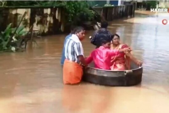 Sel səbəbindən toya qazanın içində getdilər