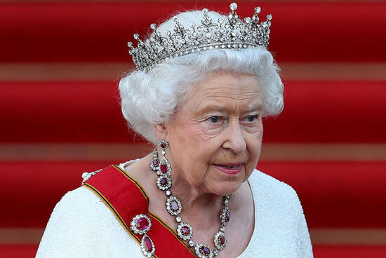 II Yelizaveta "İlin yaşlısı" mükafatını qəbul etmədi