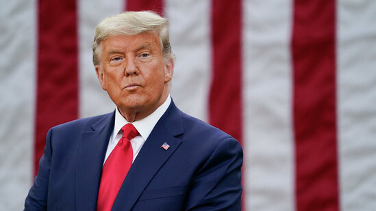 Hesabları bloklanan Tramp özü sosial media yaradır