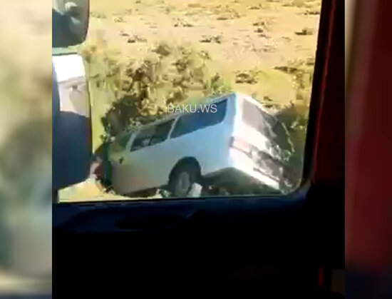 Bakı-Quba yolunda mikroavtobus qəzaya uğradı - VİDEO