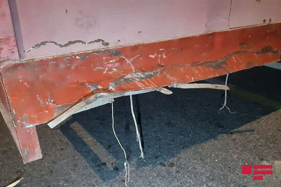 Bakıda DƏHŞƏTLİ QƏZA: Minik avtomobili deformasiyaya uğradı - FOTO/VİDEO