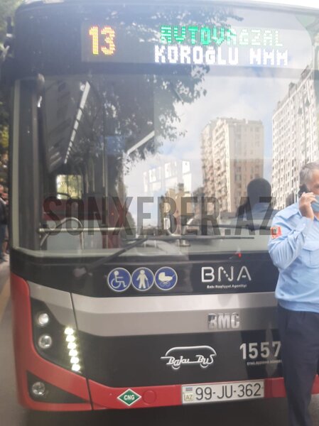 Bakıda daha bir QƏZA: Avtobus minik avtomobili ilə TOQQUŞDU