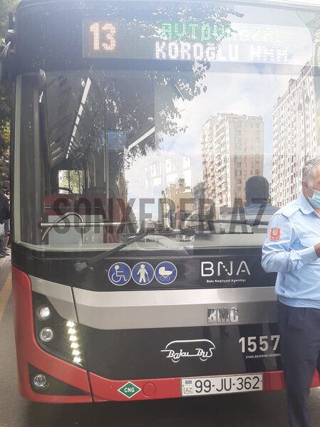 Bakıda daha bir QƏZA: Avtobus minik avtomobili ilə TOQQUŞDU