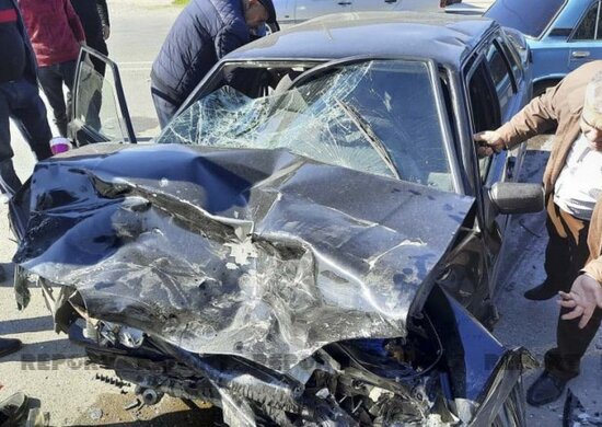 Kürdəmirdə avtomobillər toqquşdu - Yaralılar var