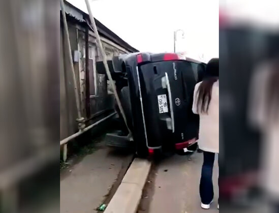 "Prado" qəzaya düşüb aşdı - VİDEO