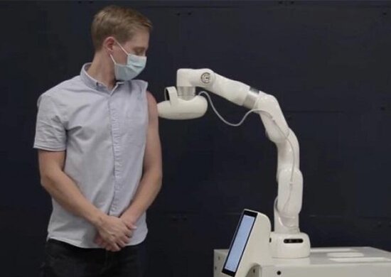 İnsanları iynəsiz peyvənd edə bilən robot hazırlandı