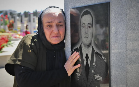 Polad Həşimovun anası: "Onun yolu ilə minlərlə gənc cəbhəyə can atdı" - VİDEO