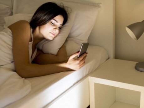 Smartfonun yanında YATMAYIN! - SƏBƏB