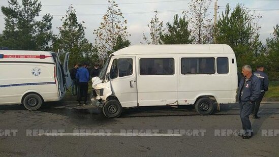 Oğuzda iki mikroavtobus toqquşub: Xəsarət alanlar var - FOTO