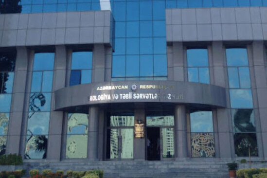 Bakıda nazirliyin binasında tüstülənmə olub