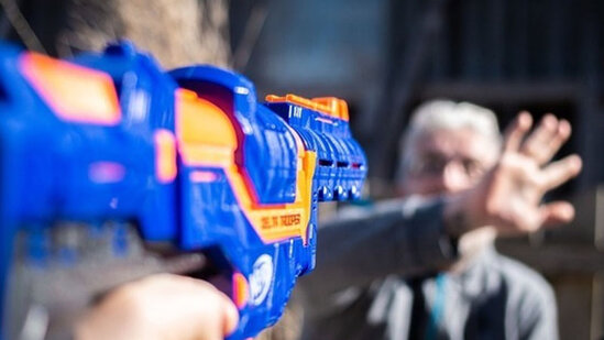 Amerikalı mühəndis beton blokları deşən nəhəng tapança yaratdı