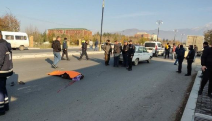 Şəkidə qəza: Piyada hadisə yerində öldü - FOTO