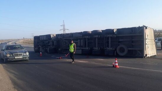 Tovuzda Türkiyə vətəndaşının idarə etdiyi TIR qəzaya düşdü - FOTO