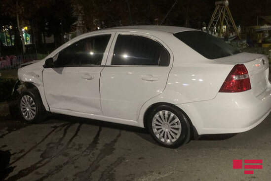 Abşeronda qadın sərxoş halda avtomobili qaçırıb qəza törətdi - FOTO