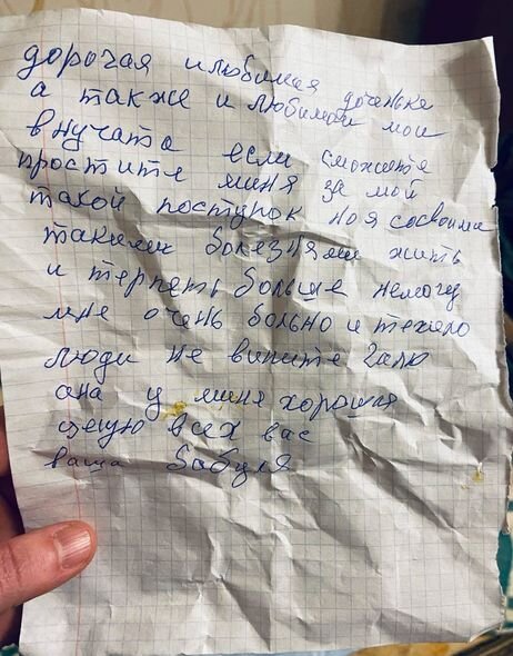 Yaşlı qadın özü-özünü əməliyyat etdi - FOTO