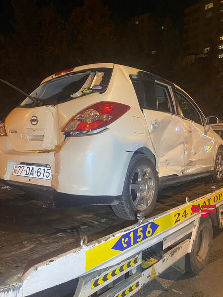 Bakıda qadın sürücünün həmcinsinə yol verməməsi qəzaya səbəb oldu - FOTO