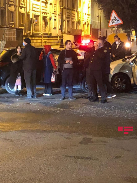 Bakıda qadın sürücünün həmcinsinə yol verməməsi qəzaya səbəb oldu - FOTO