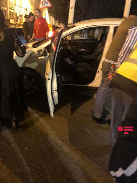 Bakıda qadın sürücünün həmcinsinə yol verməməsi qəzaya səbəb oldu - FOTO