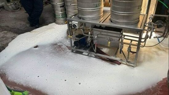 Minlərlə litr pivə kanalizasiyaya axıdılacaq - FOTO