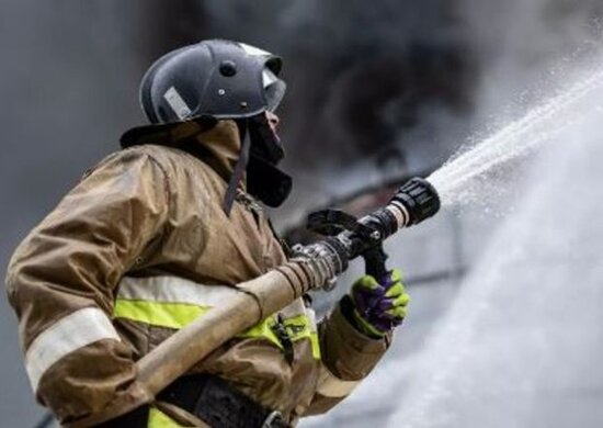 Bakıda yaşayış binası YANIR