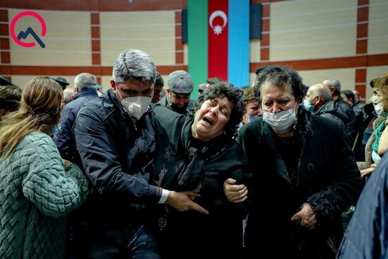 Şəhidlərlə vidanın ən təsirli anları… - FOTOLAR