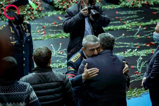 Şəhidlərlə vidanın ən təsirli anları… - FOTOLAR