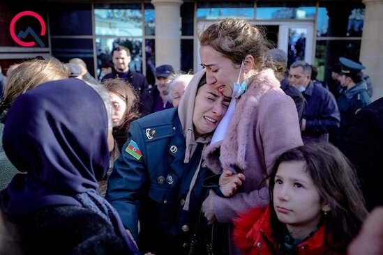 Şəhidlərlə vidanın ən təsirli anları… - FOTOLAR
